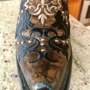 Very nice Corral Western cowboy wedding boots worn to my daughter’s wedding.